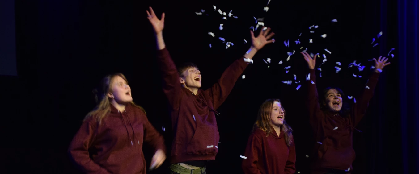 TheaterMedienKlasse 10 des Albertus-Magnus-Gymnasiums: Concord Floral